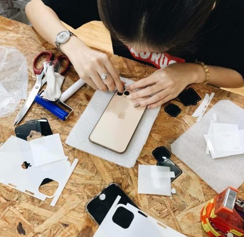 Cửa hàng phụ kiện, linh kiện điện thoại