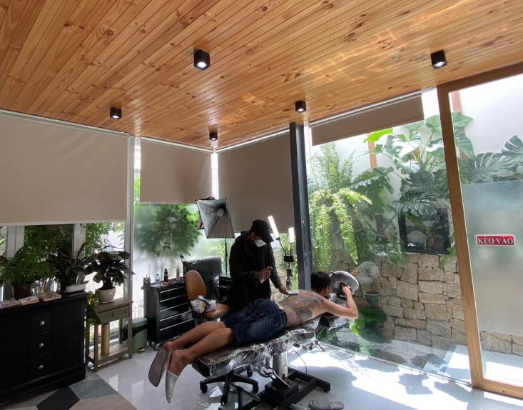 Góc nhỏ làm việc tại 9613 Tattoo & Piercing