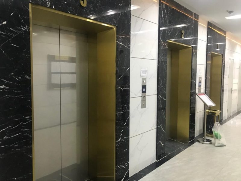 Tấm inox ốp thang máy mang lại giá trị thẩm mỹ cho công trình