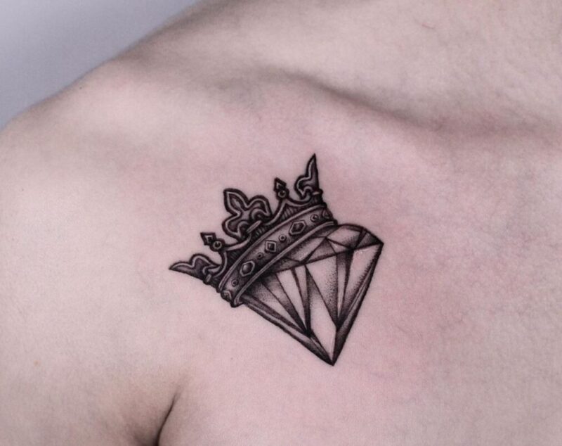 Hình xăm vương miện dành cho nam