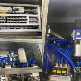 Thiet bi dien va hoi cua may chiet rot thach dua