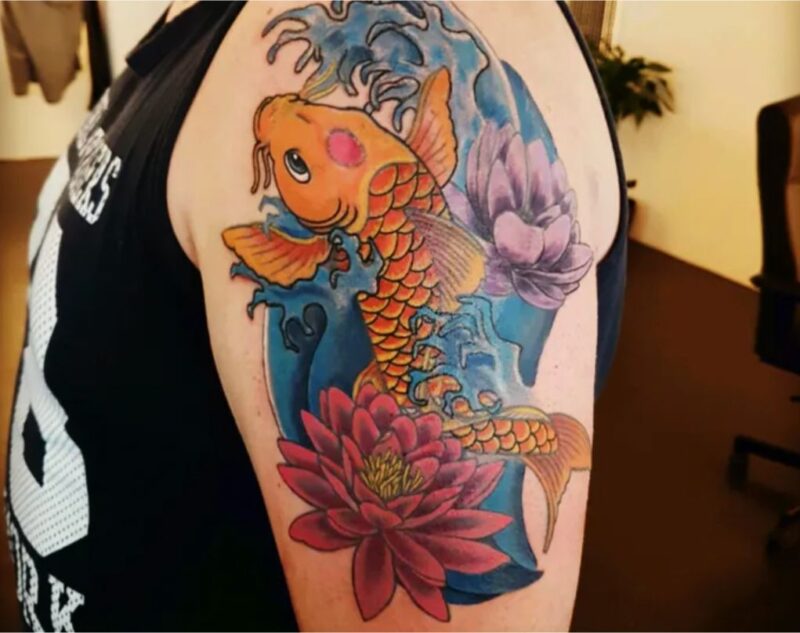 Hình xăm cá chép và hoa sen mang đến uy quyền cho người sở hữu