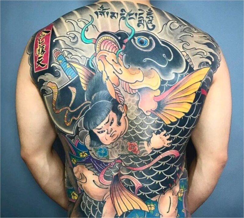 Hình xăm cá chép trên lưng