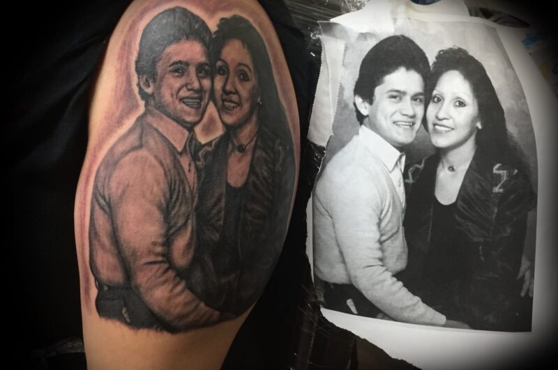 Hình xăm chân dung cha mẹ ở tay