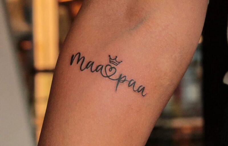 Hình xăm chữ mini về cha mẹ nhẹ nhàng, tinh tế