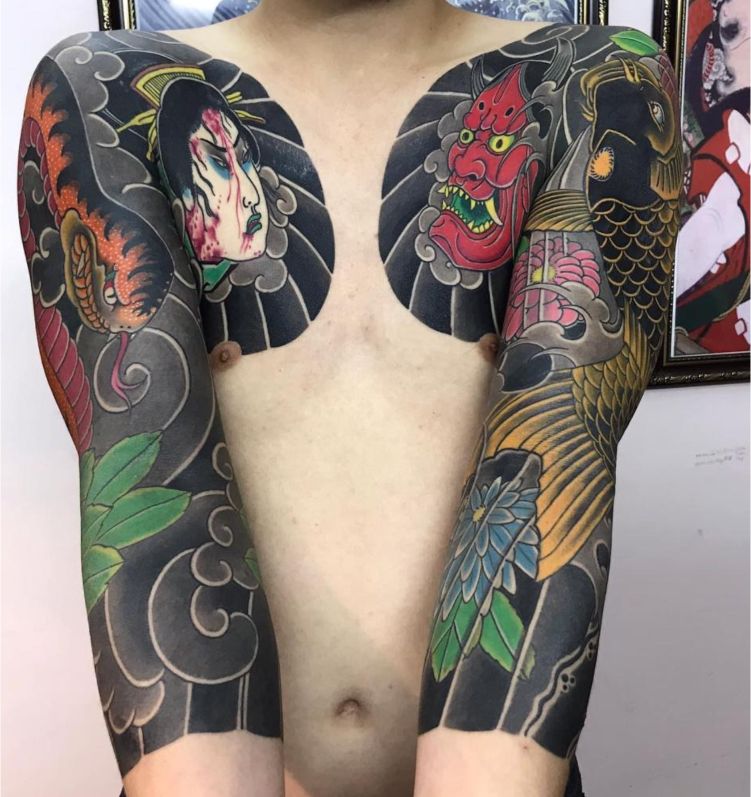 Hình xăm Nhật cổ kín hai tay đang được ưa chuộng