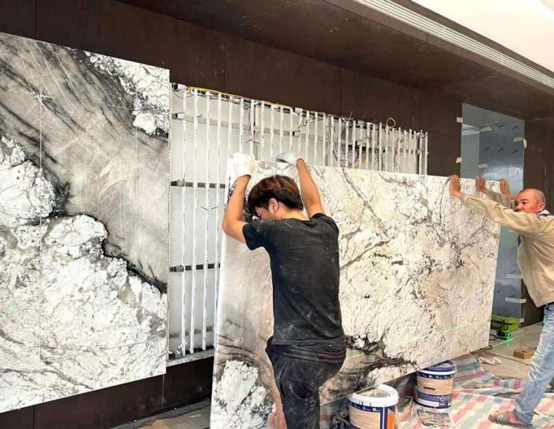 Lắp đặt tranh đá cần lựa chọn vị trí trung tâm tạo điểm nhấn