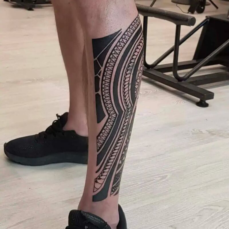 Hình xăm maori ở chân mang tính nghệ thuật cao