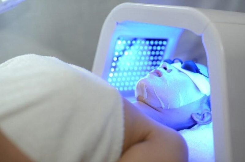 Chiếu ánh sáng sinh học màu xanh dương giúp kháng khuẩn, giảm viêm