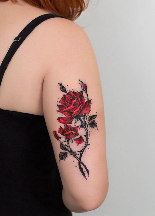 Hình xăm hoa hồng ở bắp tay dành cho phái nữ