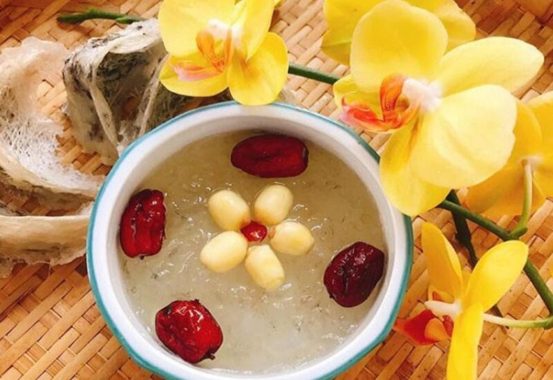 Món yến chưng hạt sen kết hợp với táo đỏ tốt cho sức khỏe