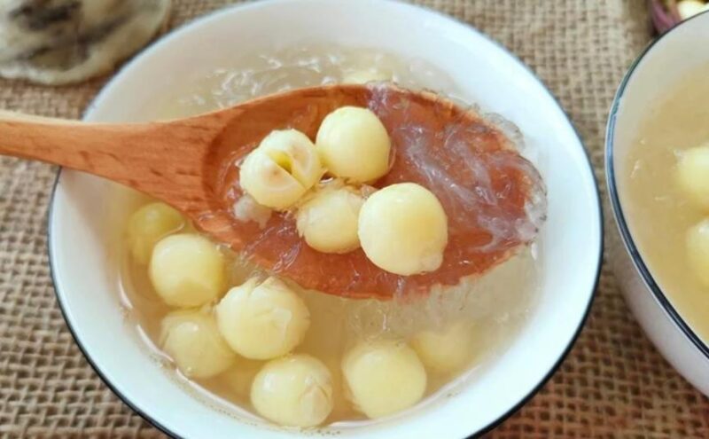 Cách làm yến chưng hạt sen và đường phèn đơn giản 