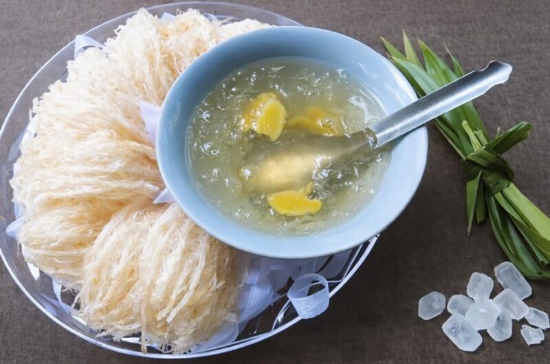 Yến chưng lá dứa với đường phèn